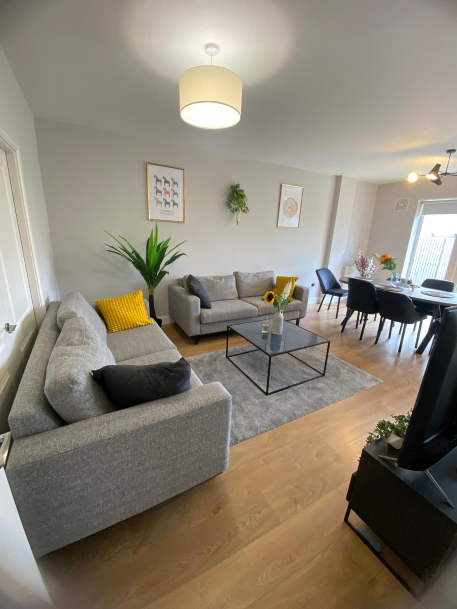 Extra Large Room In New House At Citywest Dublin Bagian luar foto